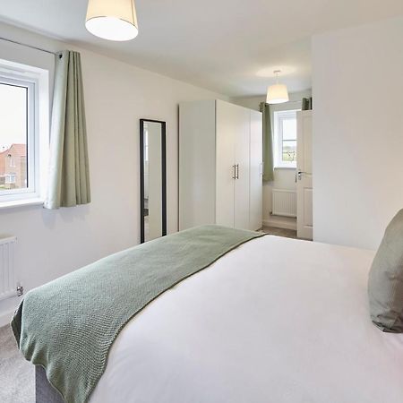 Host & Stay - Cayton Bay Cottage Екстер'єр фото