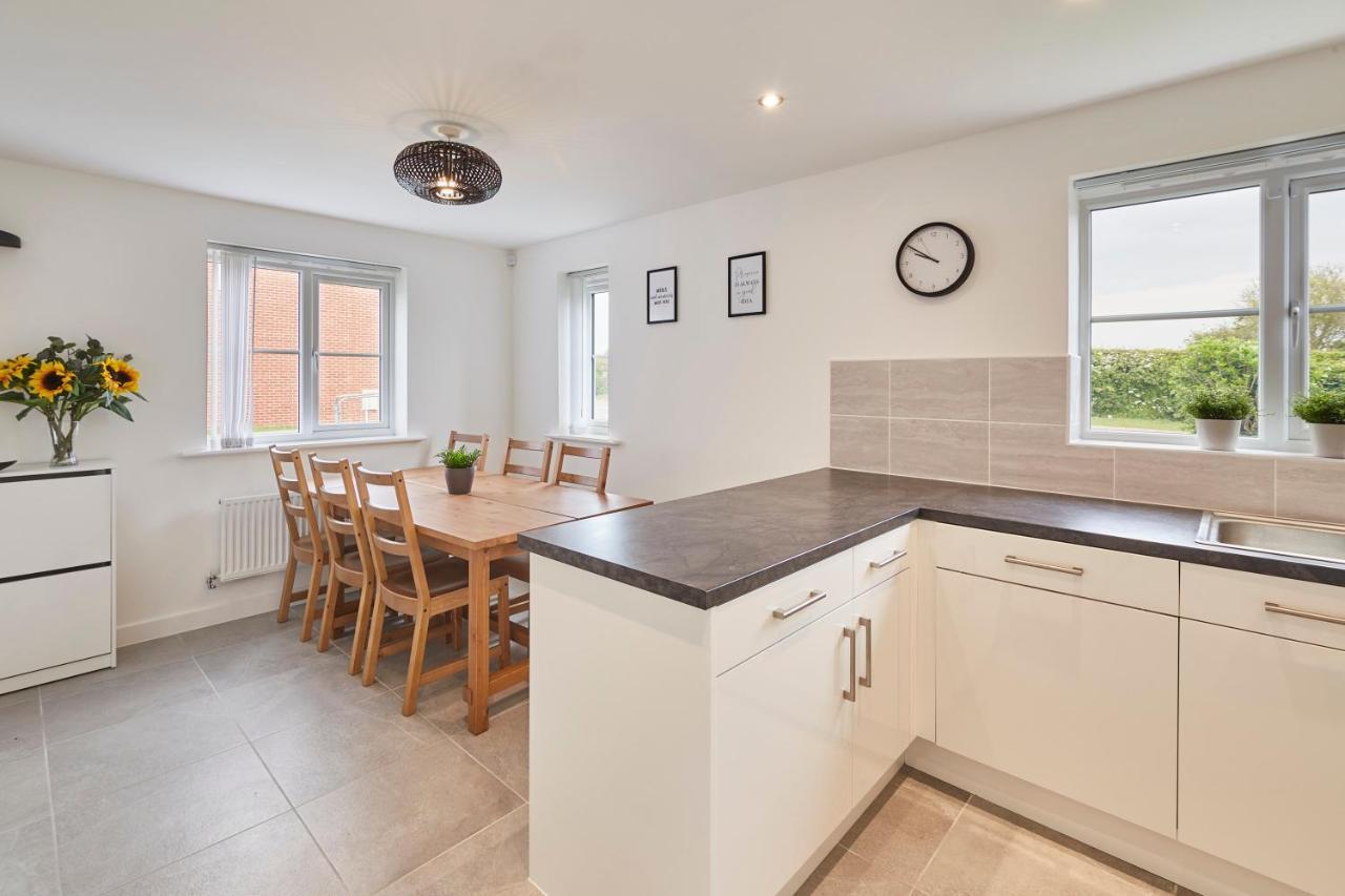 Host & Stay - Cayton Bay Cottage Екстер'єр фото