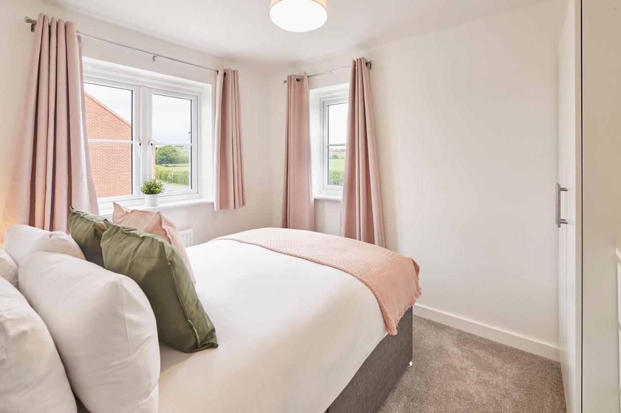 Host & Stay - Cayton Bay Cottage Екстер'єр фото