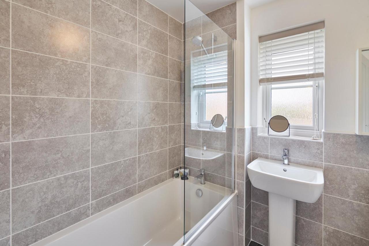 Host & Stay - Cayton Bay Cottage Екстер'єр фото